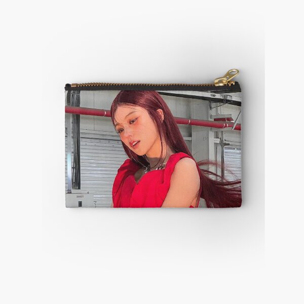 Artikelvorschau, ITZY GOLD IMAGINÄRER FREUND YEJI MIDZY entworfen und verkauft von Valereekmerch.