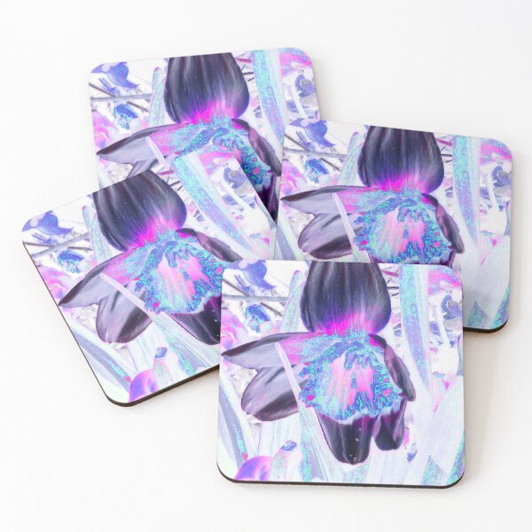 Artikelvorschau, Trippy Narzisse in Blau, Pink und Lila entworfen und verkauft von SXW Designs.