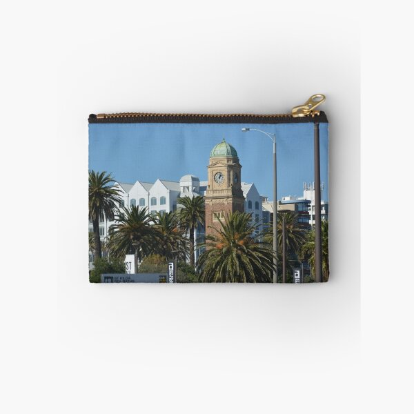 Aperçu de l'œuvre CLOCK TOWER créée et vendue par kazaroodie.