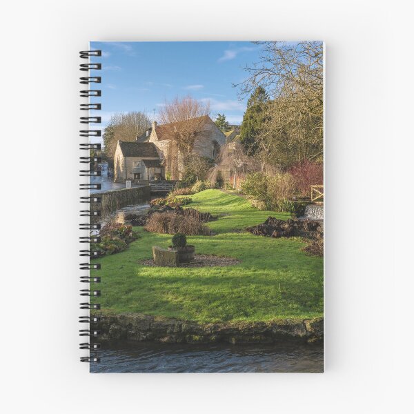 Artikelvorschau, Malerische Gärten im Dorf Bibury entworfen und verkauft von WorldScenery.