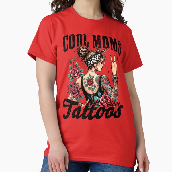 Aperçu de l'œuvre Les mamans cools ont des tatouages créée et vendue par Pink Alley Tees & Gifts.