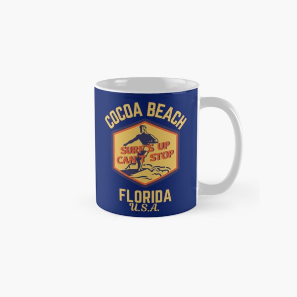 Vista previa del artículo con la obra «Retro Surf Cocoa Beach, Florida, EE. UU., texto dorado - Retro Beach / Retro Surf», diseñado y vendido por TimelessLocales.
