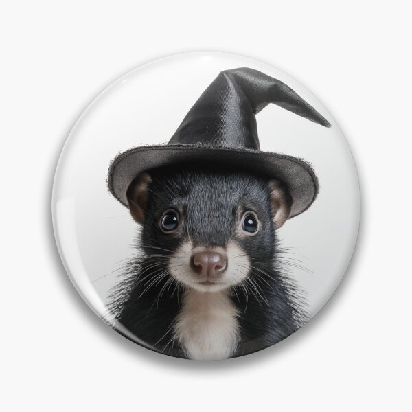 Artikelvorschau, Stinktier mit Halloween-Hexenhut entworfen und verkauft von LazyOwlStore.
