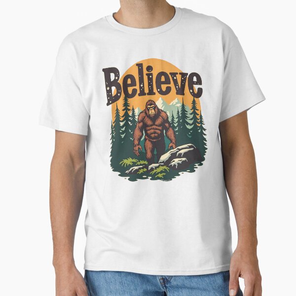 Aperçu de l'œuvre Motif rétro Bigfoot Believe – Art forestier vintage Sasquatch créée et vendue par Jason123za.