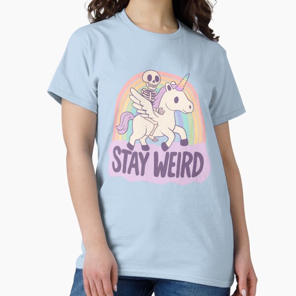Artikel-Vorschau von Stay Weird – Ein Skelett reitet auf einem Einhorn ins Surreale, designt und verkauft von Jess.a.creates.