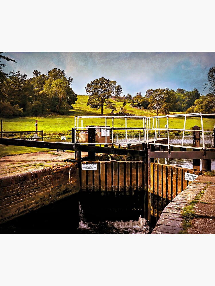 Fladbury Lock. by ScenicViewPics