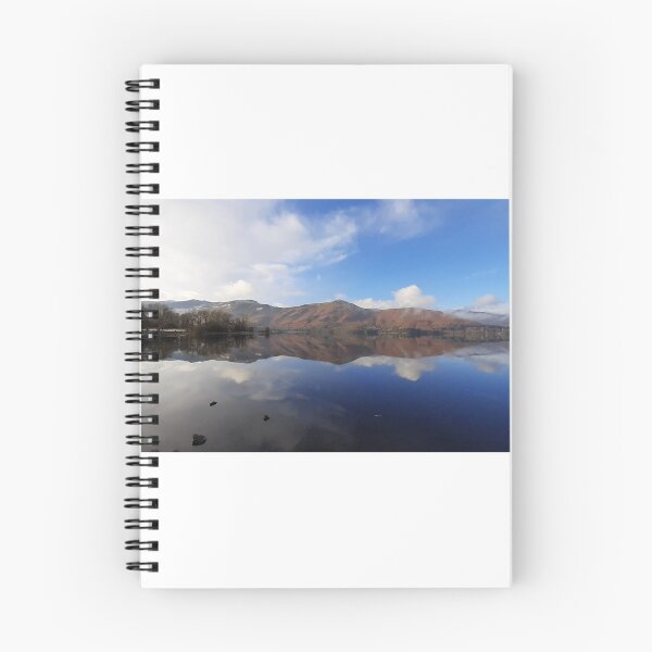 Artikelvorschau, Reflexion von Catbells in Derwentwater Keswick entworfen und verkauft von CoopsG1.