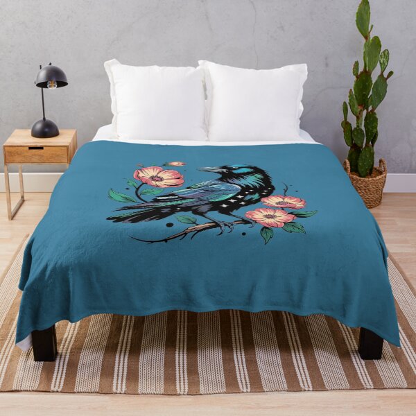 Aperçu de l'œuvre Corbeau céleste aux plumes étoilées et aux fleurs créée et vendue par BirdsnStuff.