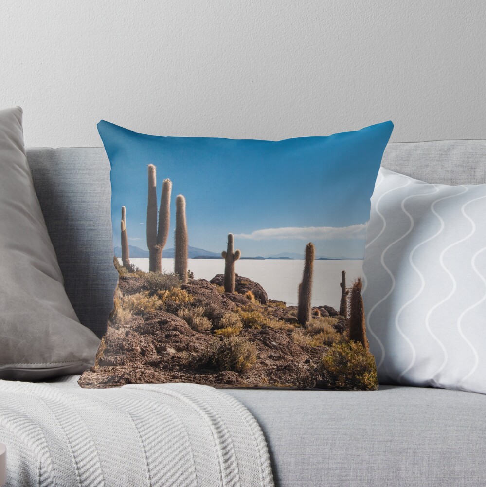 Isla del Pescado Throw Pillow