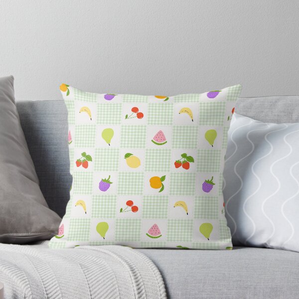 Artikelvorschau, Handgezeichnetes Obst-Patchworkmuster auf grünem Gingham – Süßes Sommerdesign entworfen und verkauft von FloralMural.