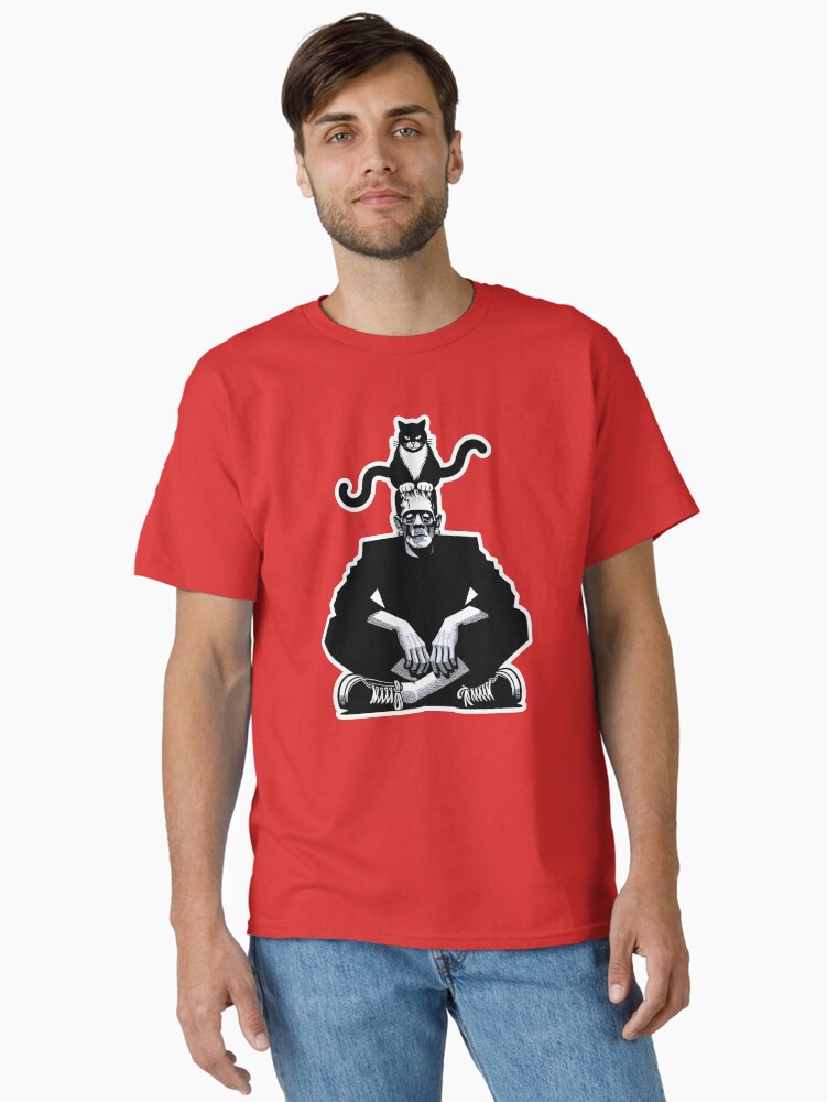 Thumbnail 1 von 7, Classic T-Shirt, Frankenstein mit Katze am Kopf designt und verkauft von Kobeko.