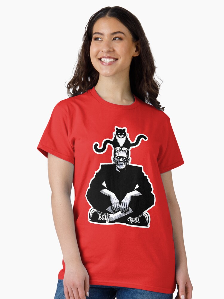 Thumbnail 2 von 7, Classic T-Shirt, Frankenstein mit Katze am Kopf designt und verkauft von Kobeko.