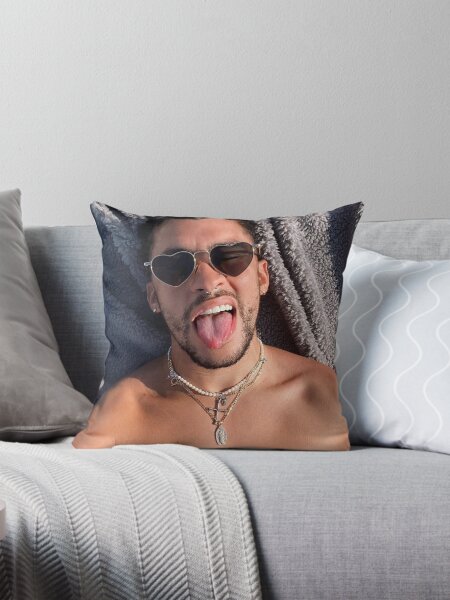 Artikel-Vorschau von Bad Bunny Sonnenbräunungsbild, designt und verkauft von Bubbly Beach Babe.