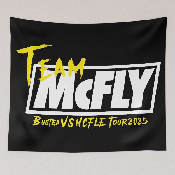 Artikelvorschau, Busted vs McFly Party Shirt, McFly T Shirt entworfen und verkauft von SaboCollita.