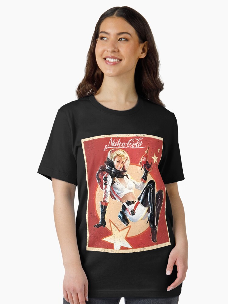 Imagen 1 de 7, Camiseta esencial con la obra Divertidas consecuencias de Nuka-Cola, diseñada y vendida por Johnsonplm.