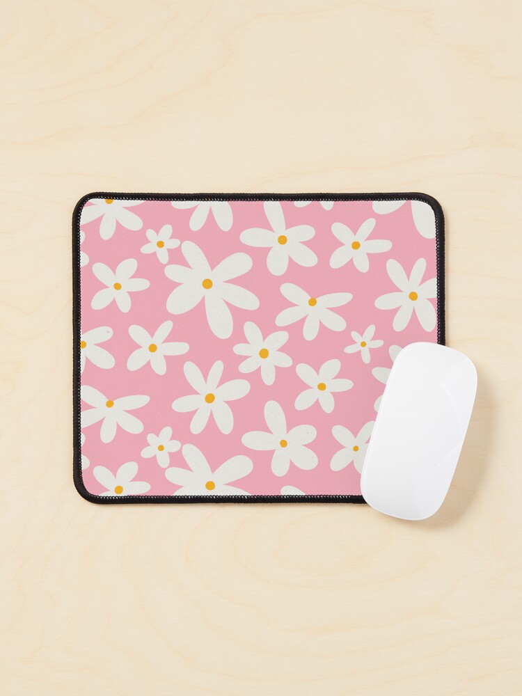 Aperçu 1 sur 5. Tapis de souris avec l'œuvre Des fleurs pour tous les jours. créée et vendue par Sylvia-Hummel.