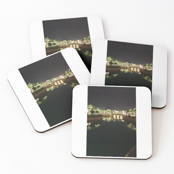 Aperçu de l'œuvre Vue nocturne créée et vendue par Vivianagiftshop.