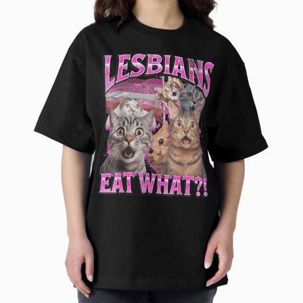 Vista previa del artículo con la obra «¿Qué comen las lesbianas? ¡Un juego de palabras divertido sobre gatos, orgullo gay y LGBTQ!», diseñado y vendido por TristanStoreHu.