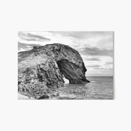 Artikel-Vorschau von Ynys-y-Fydlyn, Carmel Head, Anglesey Black & White Sea Arch, designt und verkauft von Page Photography.