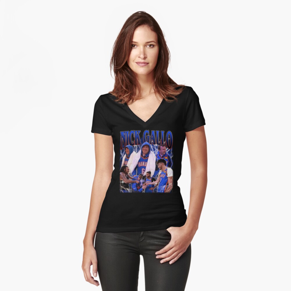 Aperçu de l'œuvre T-shirt moulant col V créée et vendue par quotes-print.