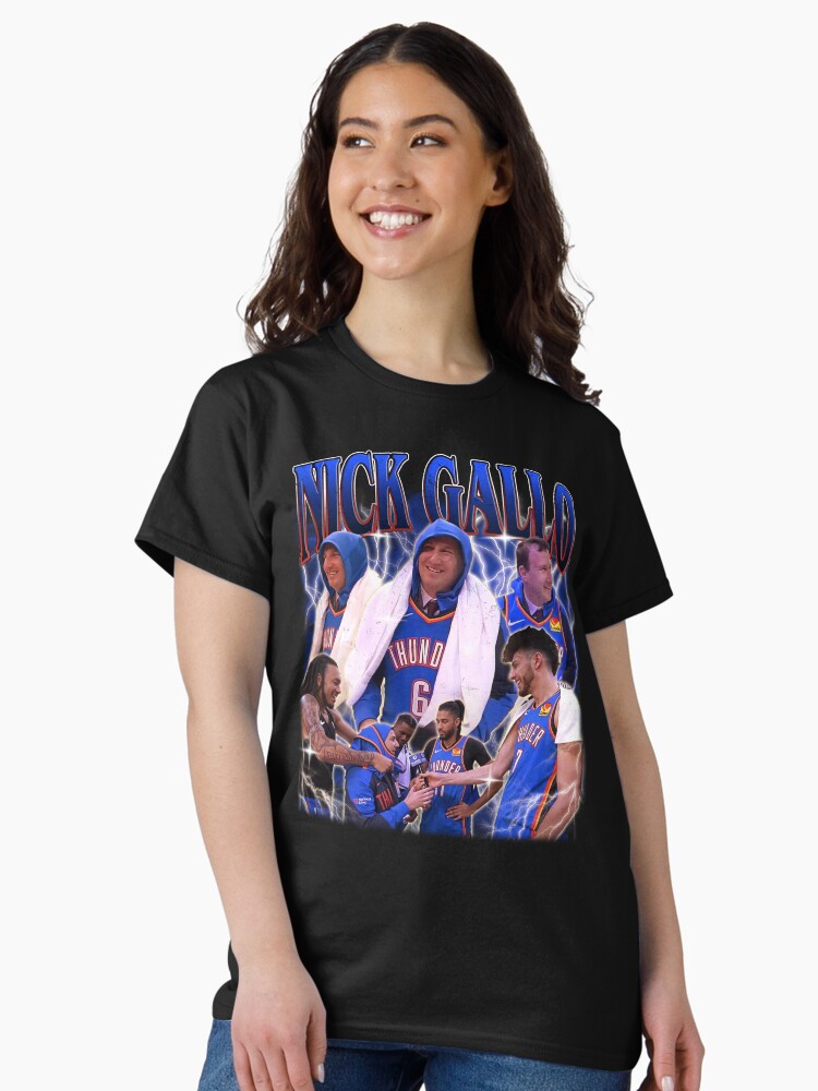 Aperçu 2 sur 7. T-shirt classique avec l'œuvre Nick Gallo Style Vintage créée et vendue par quotes-print.