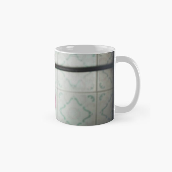 Tap with a pink balloon Classic Mug