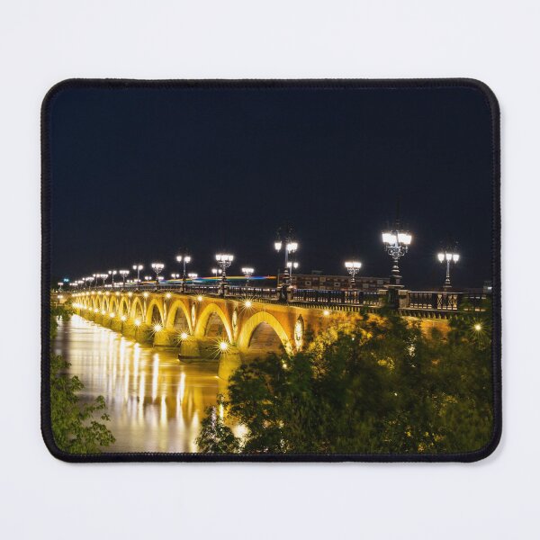 Aperçu de l'œuvre Pont de Pierre la nuit, Bordeaux, France créée et vendue par Aure50.