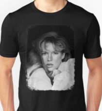 KIM BASINGER Unisex T-Shirt