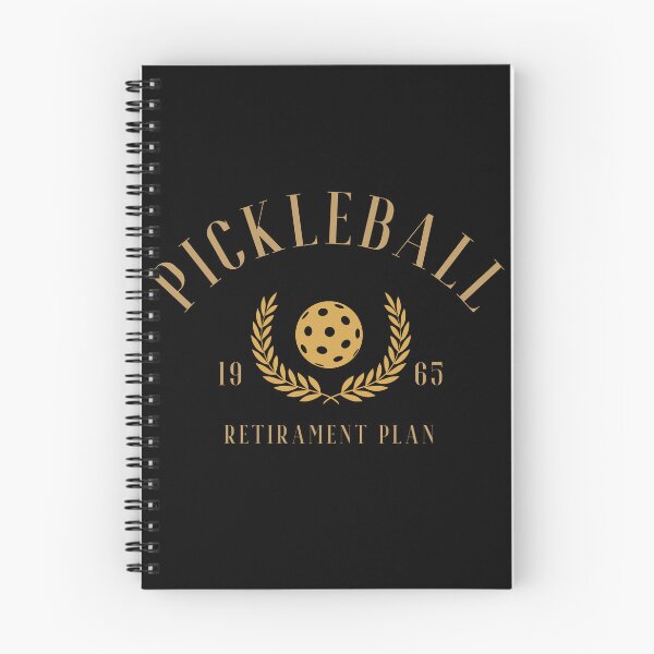 Artikelvorschau, Pickleball ist mein Ruhestandsplan, Glücklicher Pickleball-Spieler, Ruhestandsplan, Viel Glück, Baby, Pickleball macht mich glücklich, Pickleball-Team, Pickleball-Kader entworfen und verkauft von KolorellaS.
