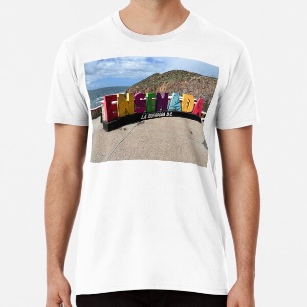 Vista previa del artículo con la obra «Letrero de Ensenada», diseñado y vendido por CosmicGrant.