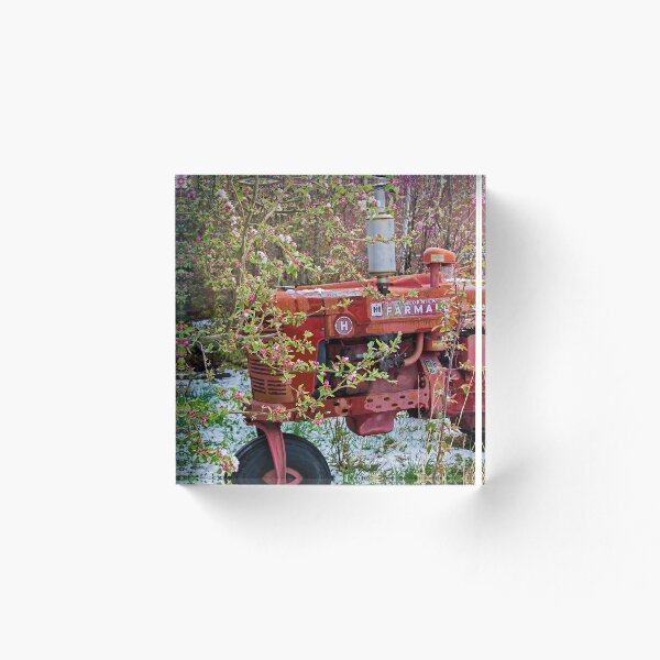 Aperçu de l'œuvre Farmall dans les fleurs de pommier et la neige créée et vendue par alanathrower.