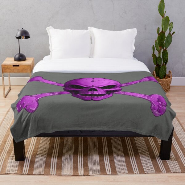 Aperçu de l'œuvre Drapeau pirate violet vieilli avec tête de mort et os croisés créée et vendue par hauntedtees.