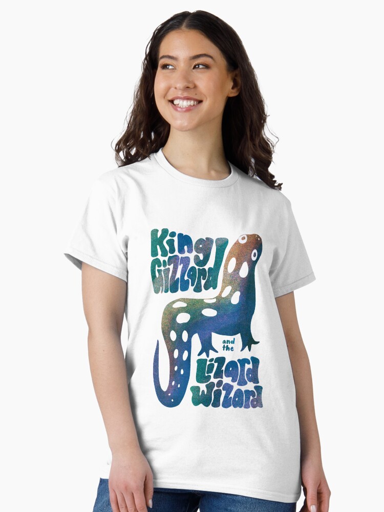 Imagen 2 de 7, Camiseta clásica con la obra El Rey Molleja y el Comandante Salamandra (Mago Lagarto) (Edición Mancha de Petróleo), diseñada y vendida por snailychan.