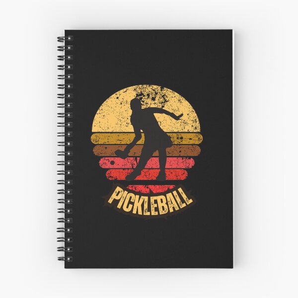 Artikelvorschau, Pickleball-Mädchen, glücklicher Pickleball-Spieler, Pickleball-Familie, Pickleball macht mich glücklich, Pickleball-Eltern, Pickleball-Team, Pickleball-Kader entworfen und verkauft von KolorellaS.