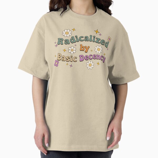 Vista previa del artículo con la obra «Radicalizado por la Decencia Básica, Activista de la Justicia Social, Socialista, Liberal, Democracia Retro Groovy, Socialista», diseñado y vendido por Annie Tong.