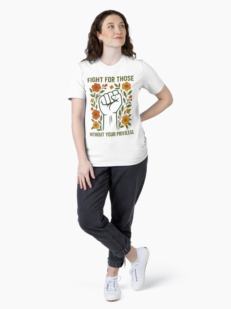 Thumbnail 4 von 7, Essential T-Shirt, Kämpfe für diejenigen ohne deine Privilegien Zitat Subtile Blume designt und verkauft von Filek-mable.