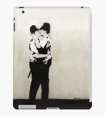 Banksy UK Cops graffiti England coppers kissing LGBT iPad Case/Skin