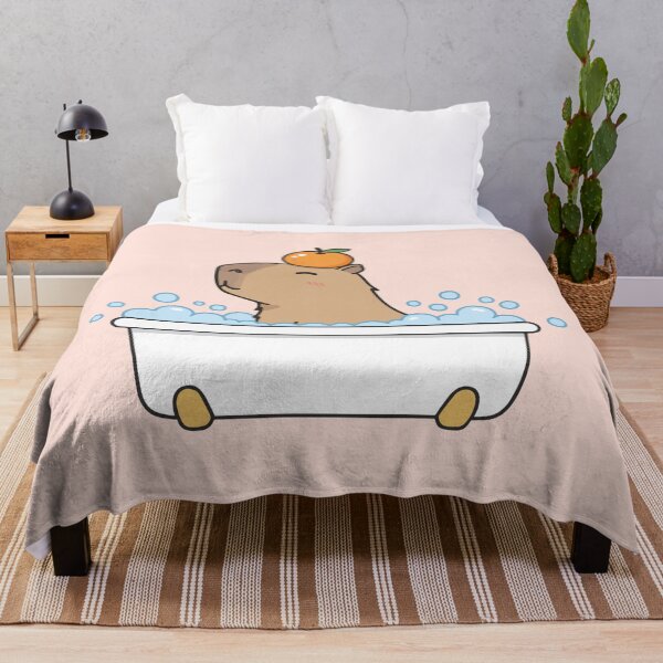 Artikelvorschau, Niedliches Capybara in der Badewanne mit Orange – Entspannende und skurrile Tierkunst entworfen und verkauft von imaginariun.