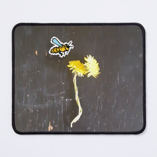 Aperçu de l'œuvre Œuvre d'art mixte avec abeille et pissenlit en pixels créée et vendue par bugbeast.