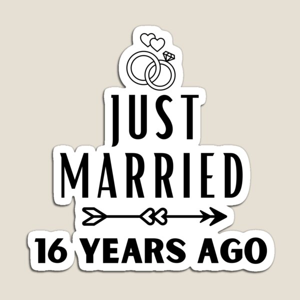 Aperçu de l'œuvre Je viens de me marier il y a 16 ans, 16e anniversaire de mariage pour hommes et femmes créée et vendue par Mozaic Clothes.