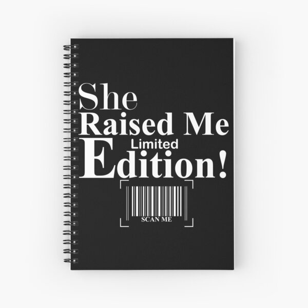Artikel-Vorschau von Sie hat mich großgezogen – Ausgabe mit weißer Schrift, designt und verkauft von urlifenuggets.