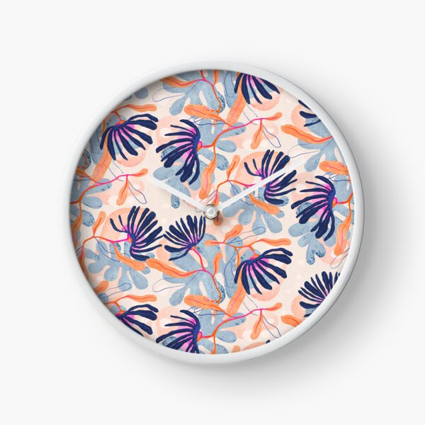 Vista previa del artículo con la obra «Patrón Bold After Dark Blooms en azul oscuro, azul, colores pastel, rosa, arena y naranja», diseñado y vendido por gamboling.