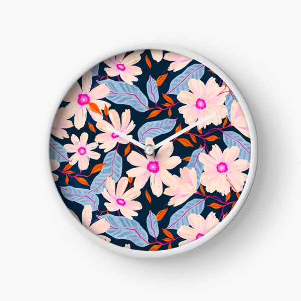 Vista previa del artículo con la obra «Patrón Bold After Dark Blooms en azul oscuro, azul claro, colores pastel, rosa, arena y naranja.», diseñado y vendido por gamboling.