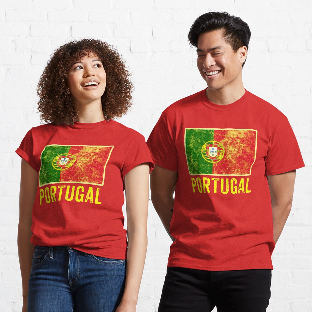 Portugal Flag Love Portuguese Pride Patriot Vintage Distressed Flag Design Classic T-Shirt