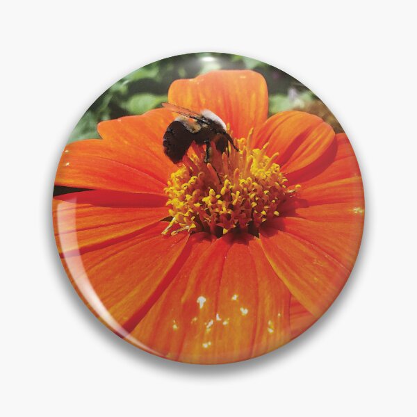 Artikelvorschau, Pollinating Life in the Spring Garden Water Color entworfen und verkauft von Here's To Endless Possibilities.
