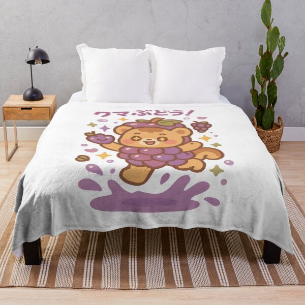 Aperçu de l'œuvre Grape Bear – Kawaii Japanese Fruit Costume Design créée et vendue par Oni Zuka.