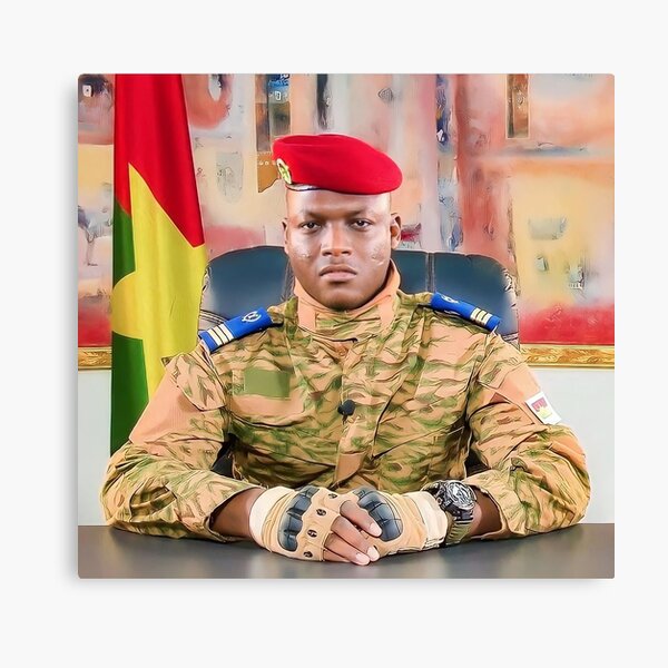 Vista previa del artículo con la obra «Capitán Ibrahim Traoré, Presidente de Burkina Faso, África Occidental», diseñado y vendido por ArtistrySky.