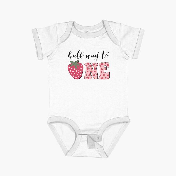 Artikel-Vorschau von Beere Geburtstag Erdbeere Halbwegs Ein Baby Mädchen Geschenk, designt und verkauft von Shosohey.