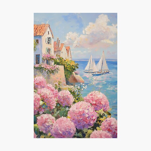 Aperçu de l'œuvre Fleurs d'hortensia bleu et rose côtier sur une plage italienne avec des voiliers créée et vendue par Nova~Prints.