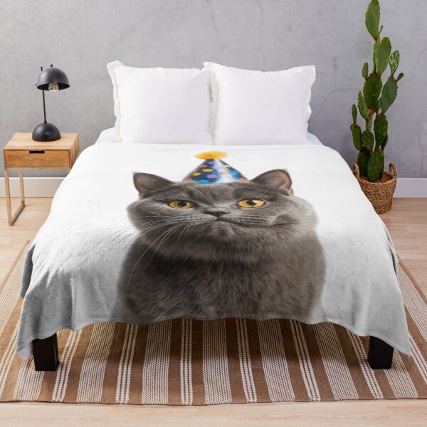 Artikelvorschau, Süße Britisch Kurzhaar Katze mit Partyhut Geburtstagsfeier entworfen und verkauft von LazyOwlStore.